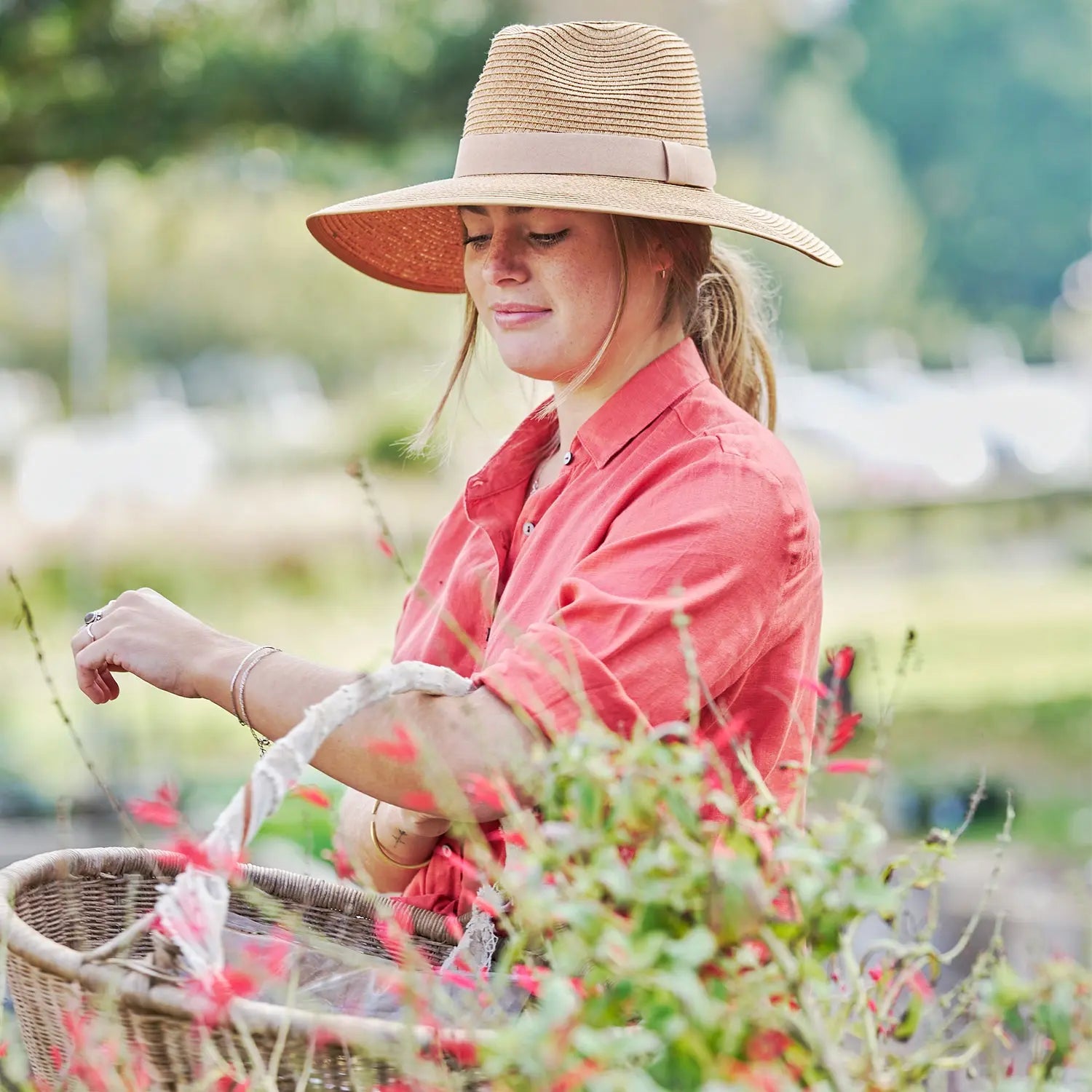 360FIVE Everyday Hat – Butterfly Ponytail Fedora Gardening Damen-Sonnenhut mit breiter Krempe