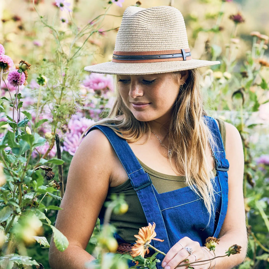 360FIVE Alltagshut – Hardy Fedora Camel Gardening Sonnenhut